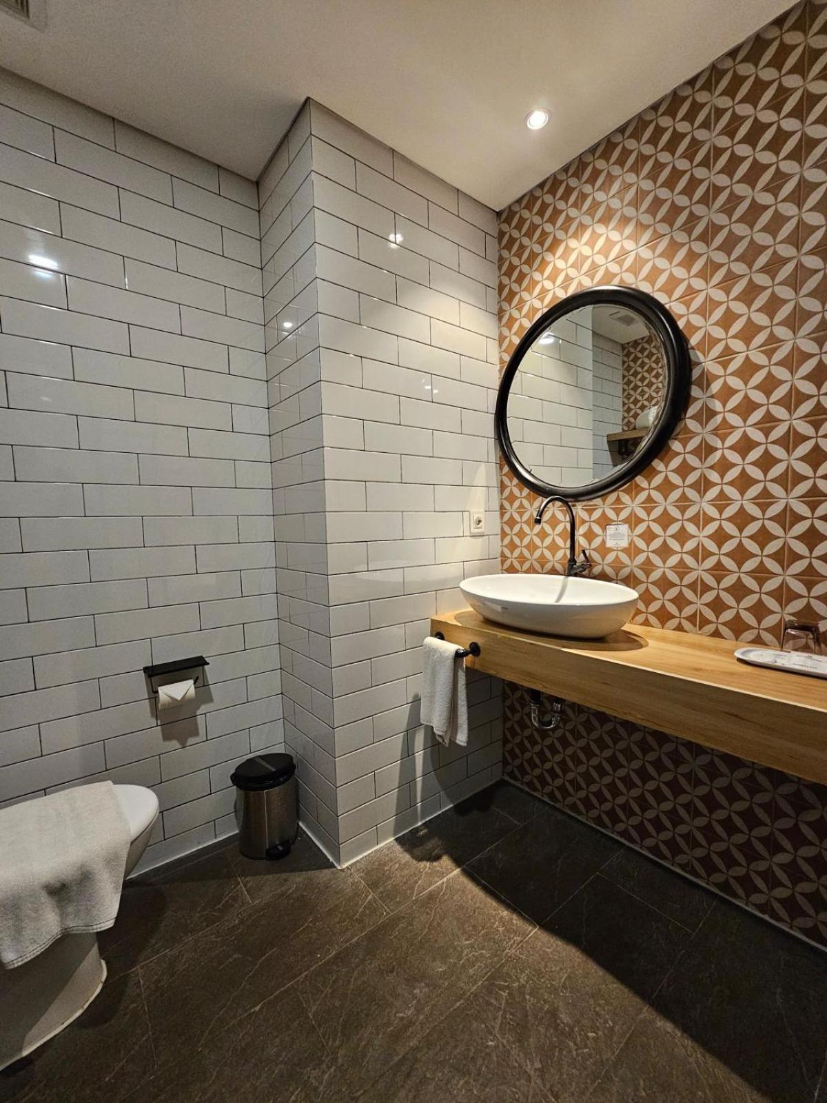 Hotel Fortunagrande Jembel Екстериор снимка